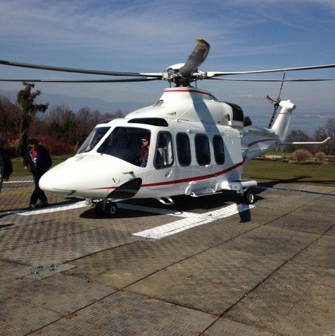 Mise en place de plaques de répartition Pisteco pour heliport dans un champs | Envhyro