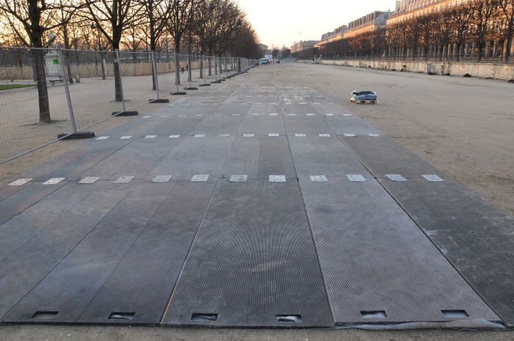 Plaque de roulage Plaq'eco plastique PEHD aux jardins des Tuileries | Envhyro