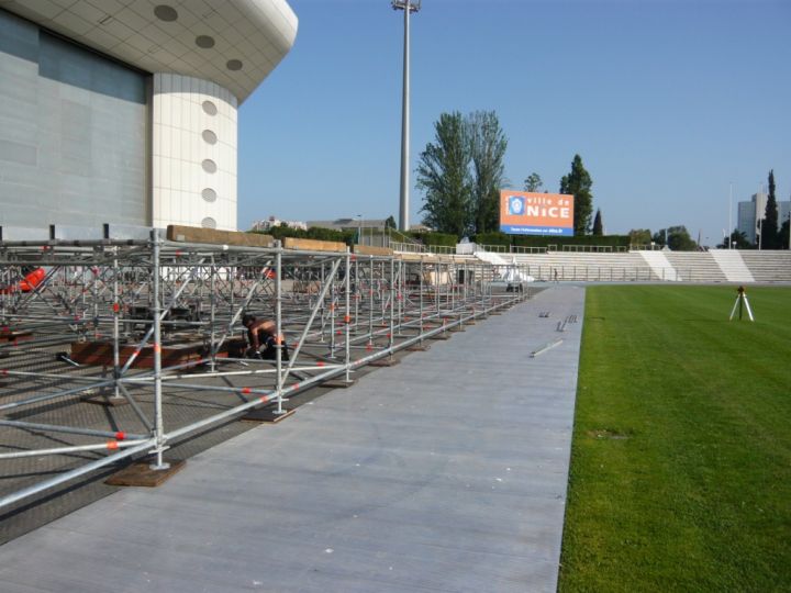 Plaques Aluminium BOX dans un stade