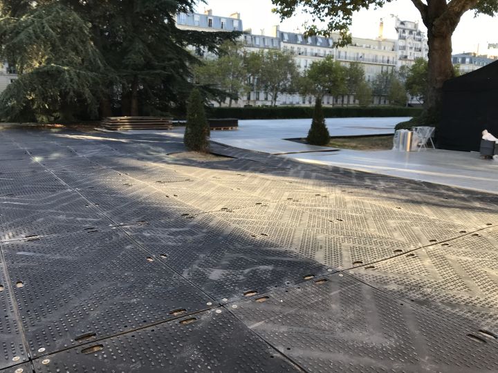 Plaque de roulage pour création d'espace de stockage - Fashionweek aux Invalides | Envhyro